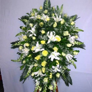 Pedestal Fúnebre en Rosas y Lirios Ref.008