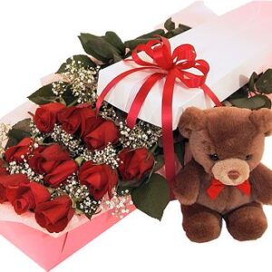 Caja con rosas y oso