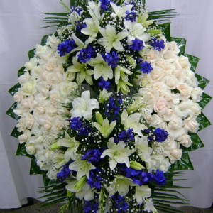 Corona Fúnebre en Rosas y Lirios Ref.033